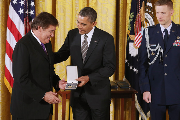 US President Obama presenting a medal to Billy Mills during a formal ceremony