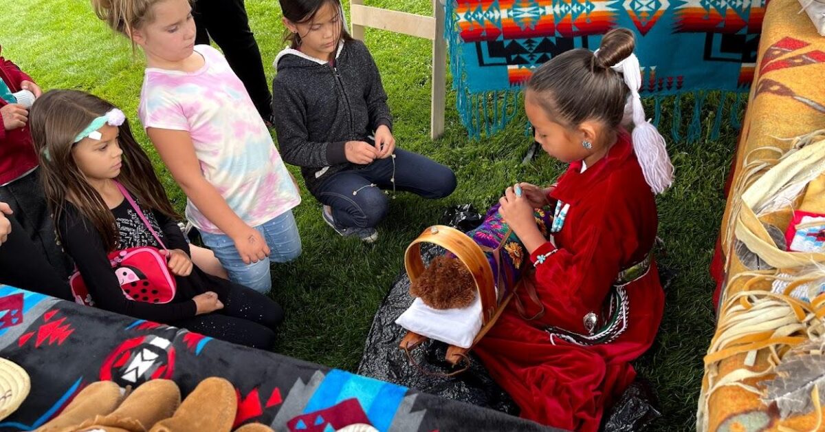 RS -- DS Shakotah Star Billie Learing about Dine Cradleboard_3159_ava